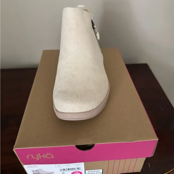 Ryka Cream Ankle Booties with Zipper and Platform Sole- NWT - Picture 2 of 6